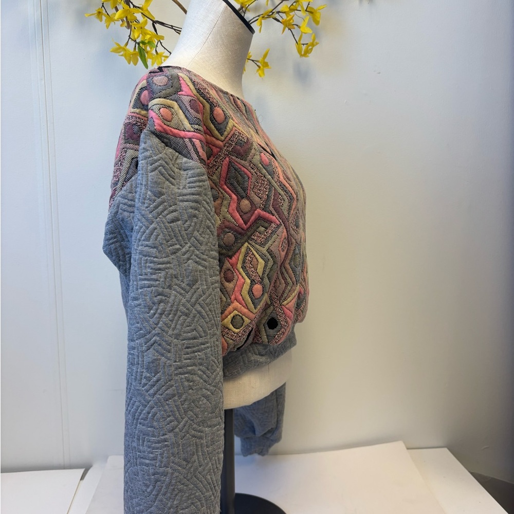 Geometric Patterned Sweater with Gray Sleeves - image 2